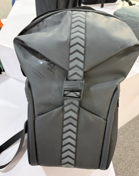 CityVault Large-Capacity Laptop Bag: Fidlock Magnetic Buckle + 20L Capacity, Perfect for Digital Commuters
